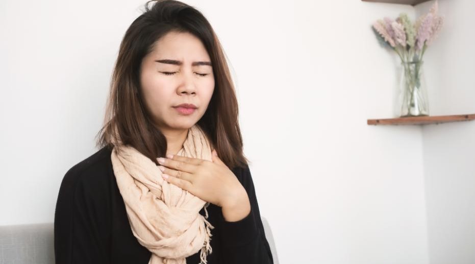 Dry throat causing irritation and cough without mucus